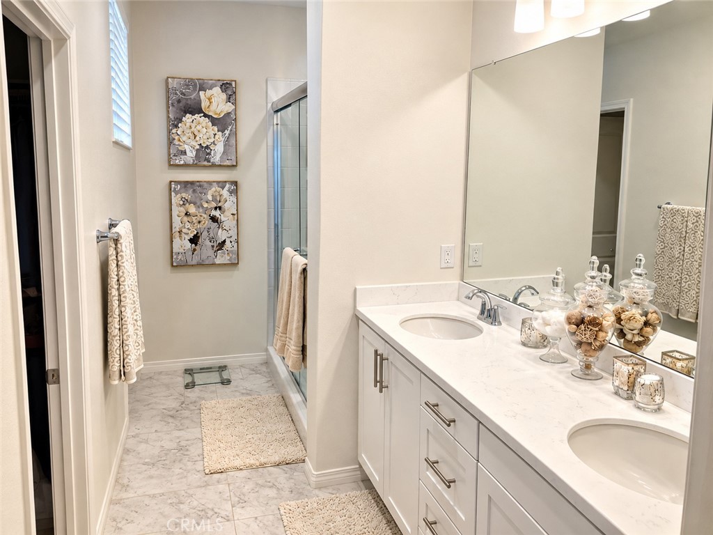 Master en suite - 666 S District, Anaheim CA 92805 - photo 12