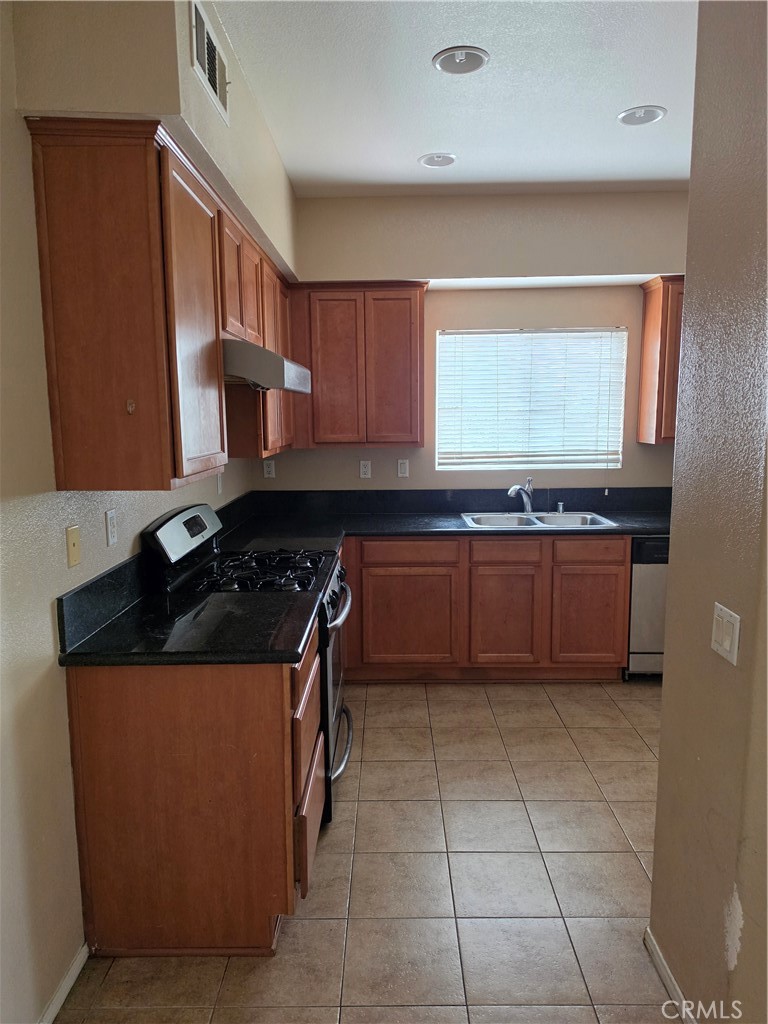 670 S Magnolia Avenue, Anaheim CA 92804 - photo 26