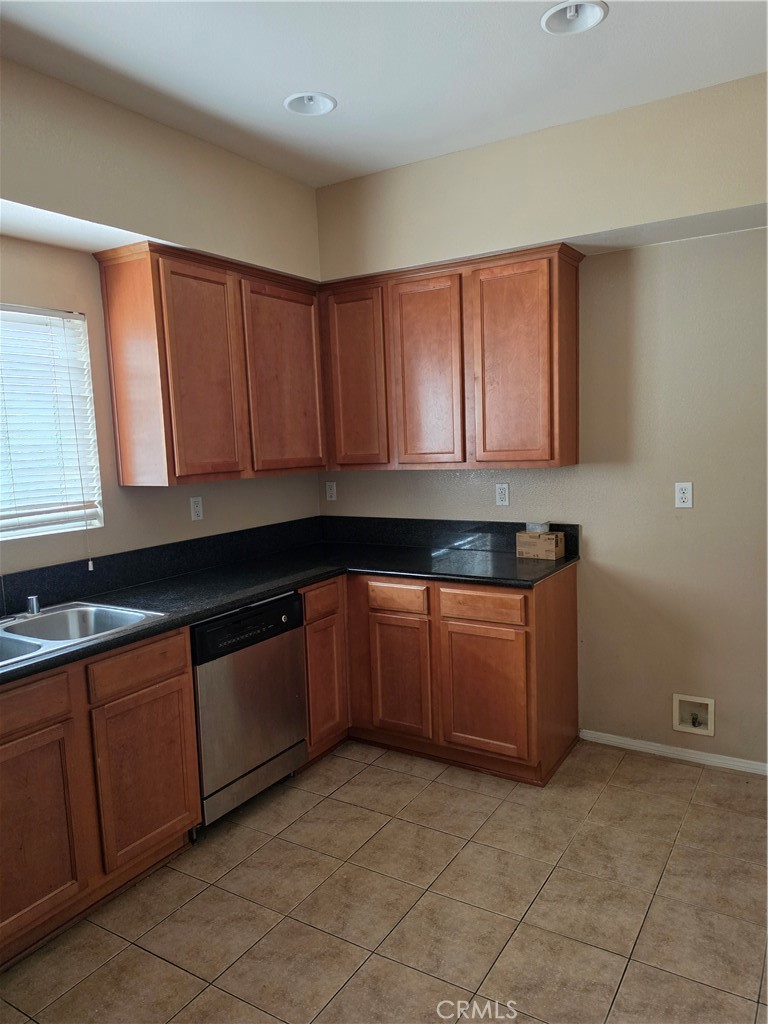 670 S Magnolia Avenue, Anaheim CA 92804 - photo 27