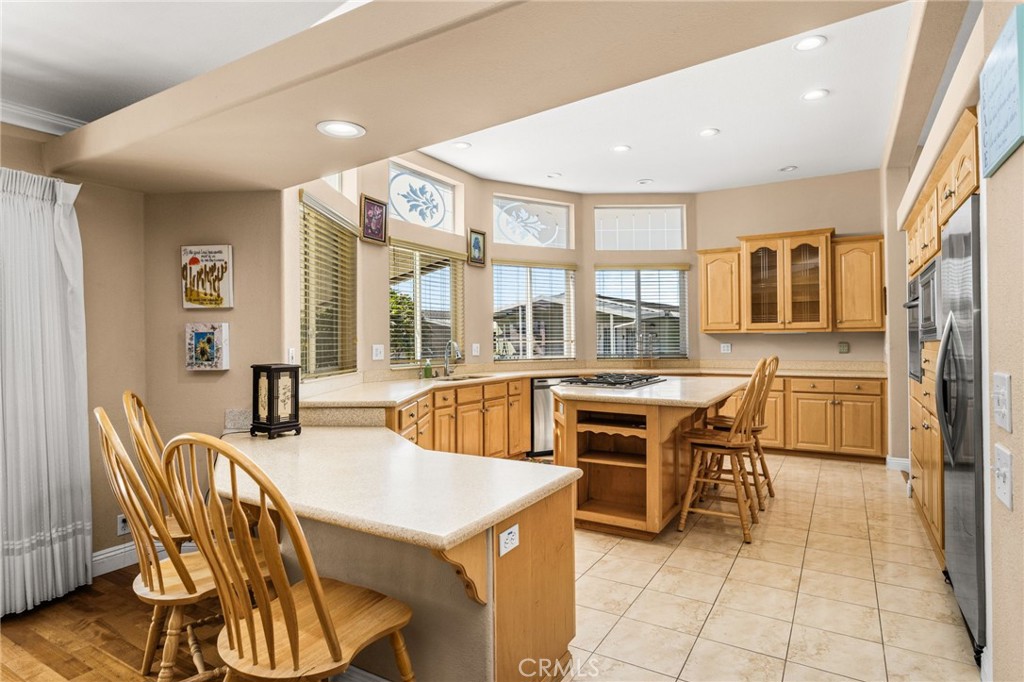 Huge Kitchen with lots of Flexible Seating. - 70 Cherry, Anaheim CA 92801 - photo 21