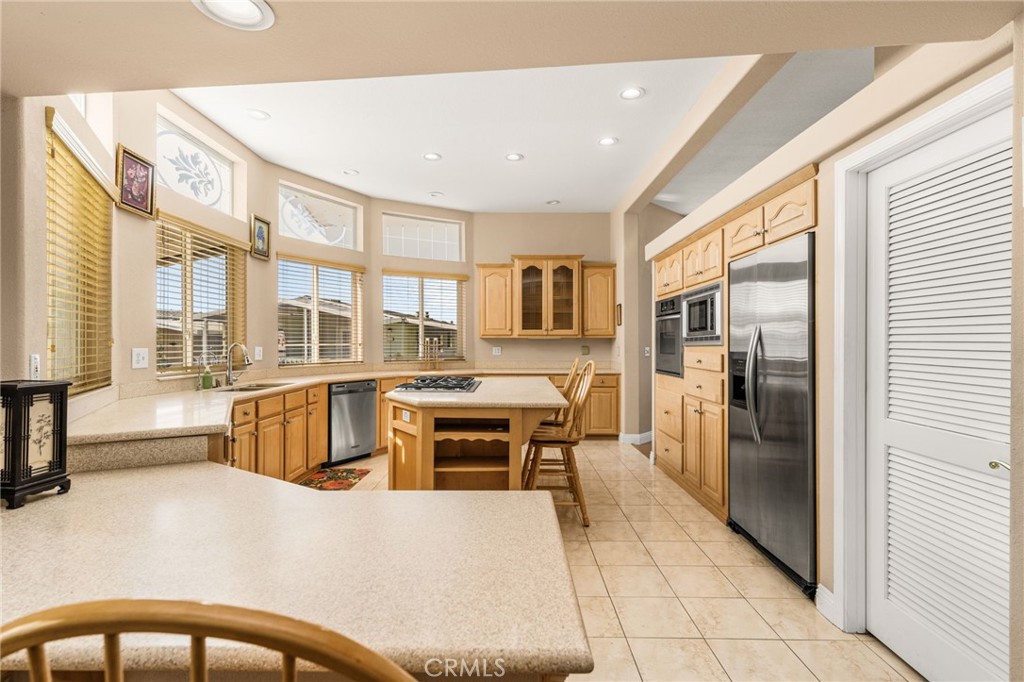 Stainless Steel Refrigerator, Microwave, Oven, and Dishwasher are included. - 70 Cherry, Anaheim CA 92801 - photo 22