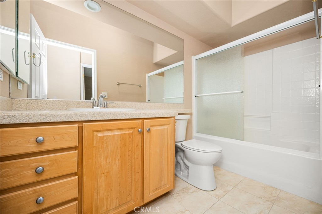 Hallway Full Bathroom. - 70 Cherry, Anaheim CA 92801 - photo 29