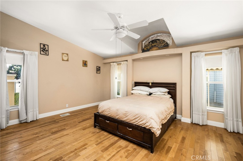 Large Primary Bedroom. - 70 Cherry, Anaheim CA 92801 - photo 33