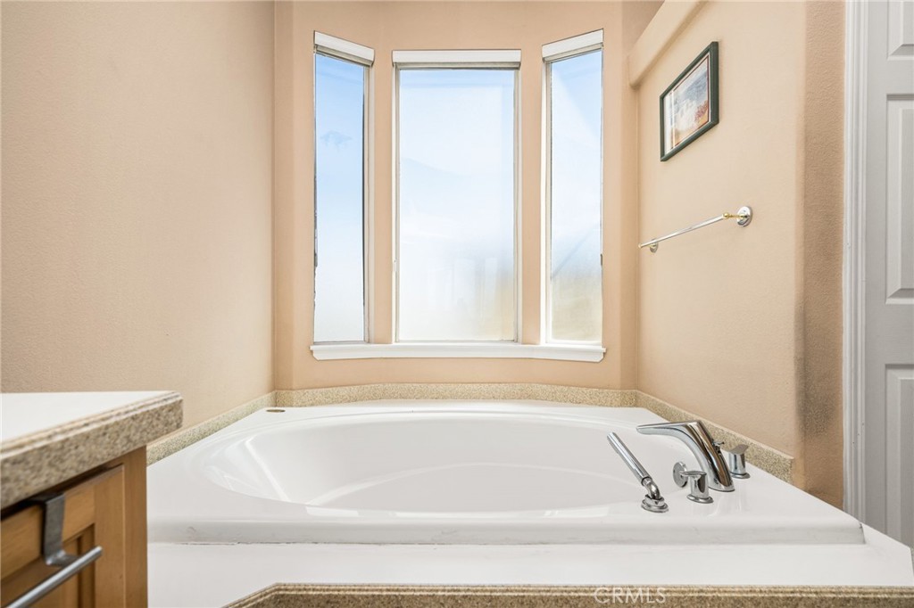 More natural light while you take a bath. - 70 Cherry, Anaheim CA 92801 - photo 38