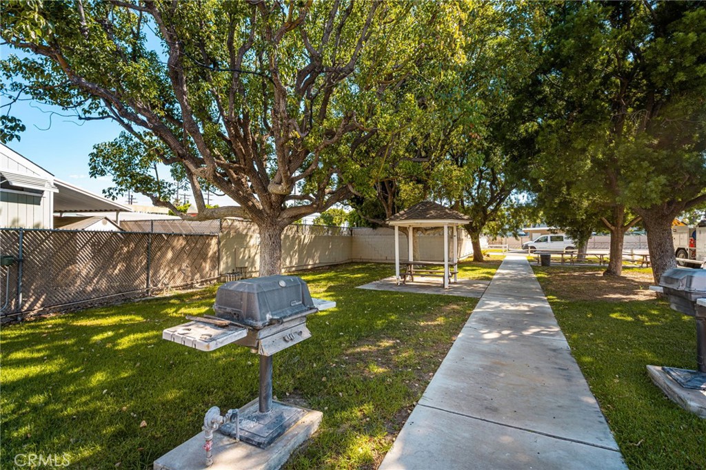 Community BBQ Area. - 70 Cherry, Anaheim CA 92801 - photo 41