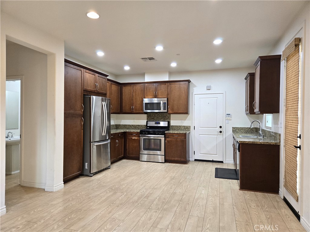 719 E Valencia, Anaheim CA 92805 - photo 4