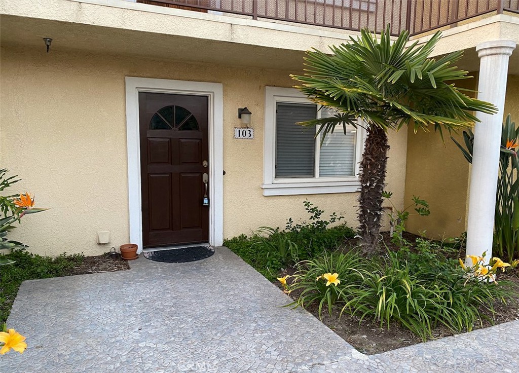 729 S Knott Avenue 103, Anaheim CA 92804 - photo 1