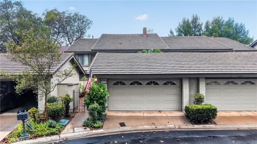 781 S Circulo Miro, Anaheim CA 92807 - photo 2