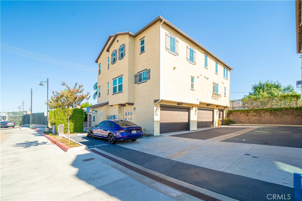 Exterior view - 794 N Ethan Way, Anaheim CA 92805 - photo 2