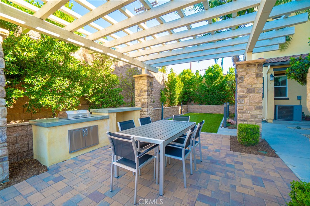 Community BBQ area with outdoor dining - 794 N Ethan Way, Anaheim CA 92805 - photo 6
