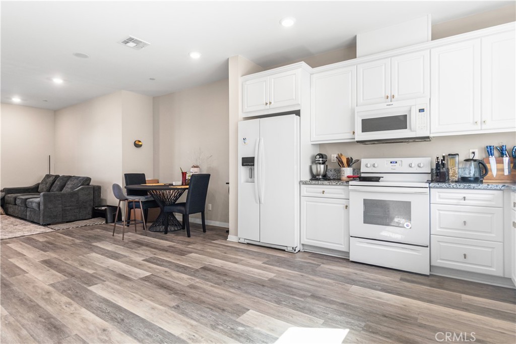 Kitchen and dining area - 794 N Ethan Way, Anaheim CA 92805 - photo 17