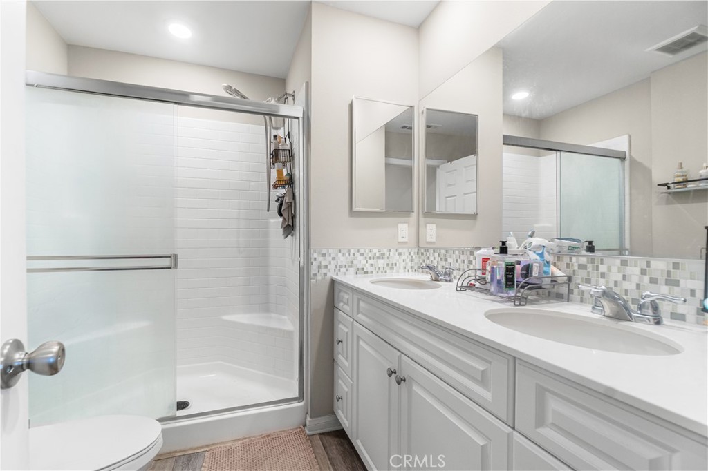 Primary bathroom - 794 N Ethan Way, Anaheim CA 92805 - photo 27