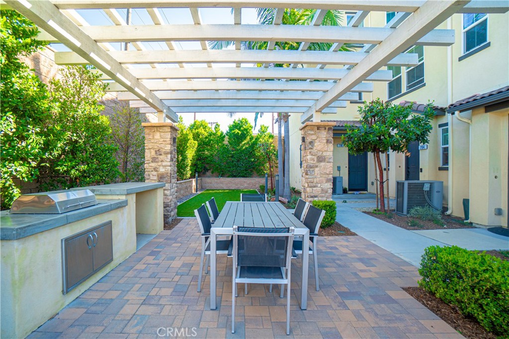 Community BBQ area with outdoor dining - 794 N Ethan Way, Anaheim CA 92805 - photo 30