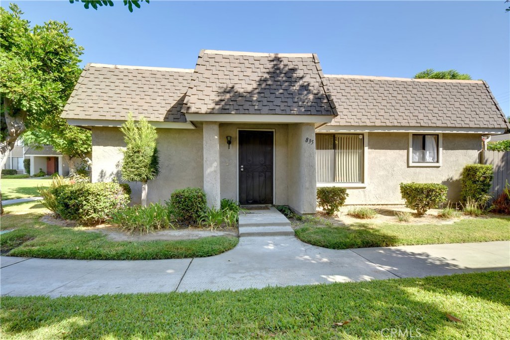 Single story end unit townhome - 835 S Coventry Drive 30, Anaheim CA 92804 - photo 1