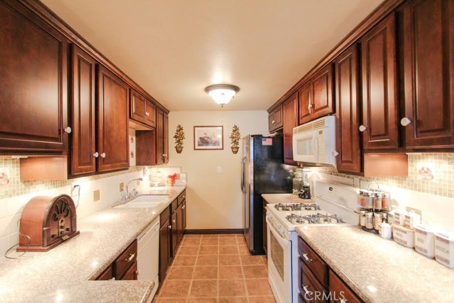 9155 Pacific Avenue 204, Anaheim CA 92804 - photo 1