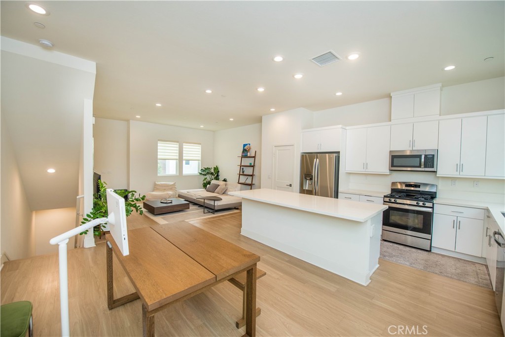 923 E Mason Lane 34, Anaheim CA 92805 - photo 4