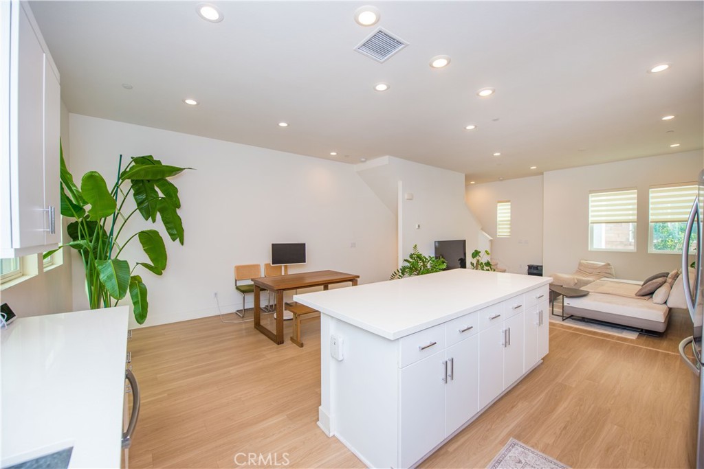 923 E Mason Lane 34, Anaheim CA 92805 - photo 8