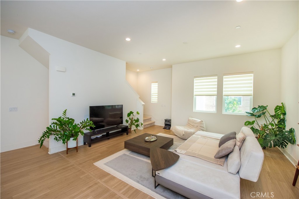 923 E Mason Lane 34, Anaheim CA 92805 - photo 11