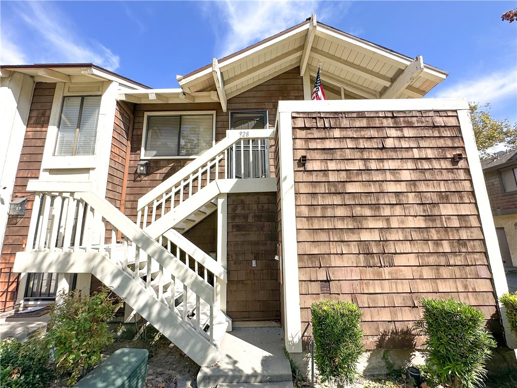 928 S Crossbow Lane 4, Anaheim CA 92804 - photo 1