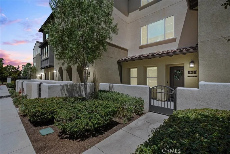 942 E Drapery Lane, Anaheim, CA 92802