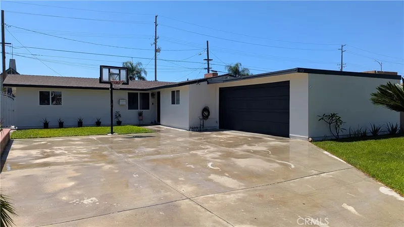 952 S Emerald Street, Anaheim, CA 92804