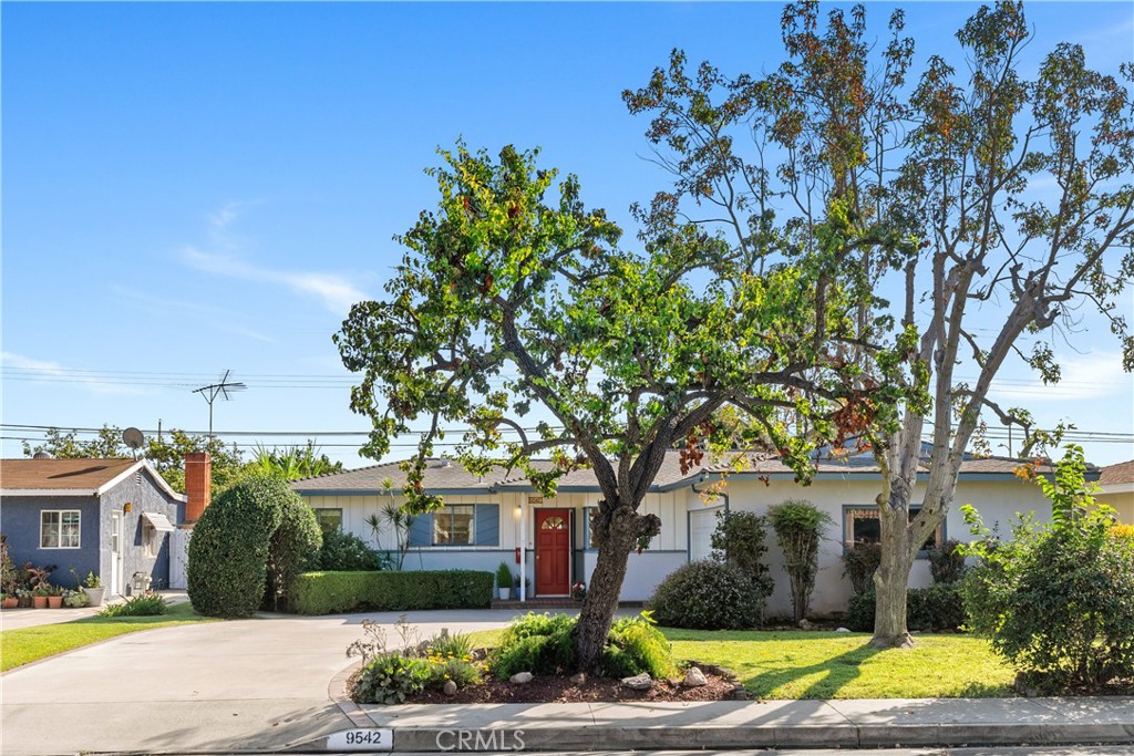 9542 Chanticleer, Anaheim CA 92804 - photo 1