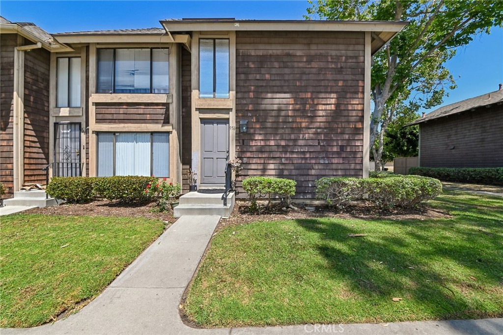 956 S Downey Place, Anaheim CA 92804 - photo 1