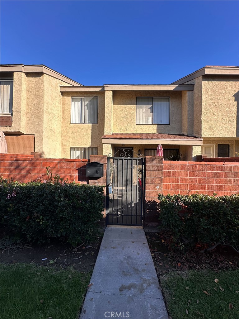 957 W Lanmark Lane, Anaheim CA 92802 - photo 1