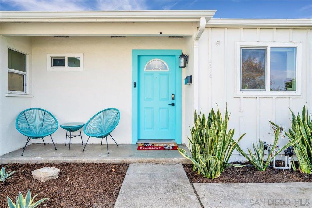 9682 Kennelly Ln, Anaheim CA 92804 - photo 4