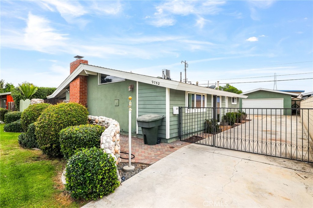 9752 Harle, Anaheim CA 92804 - photo 1