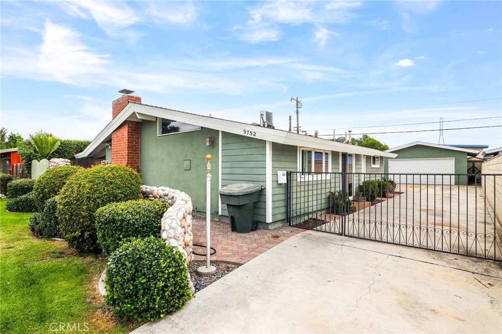 9752 Harle, Anaheim CA 92804 - photo 1