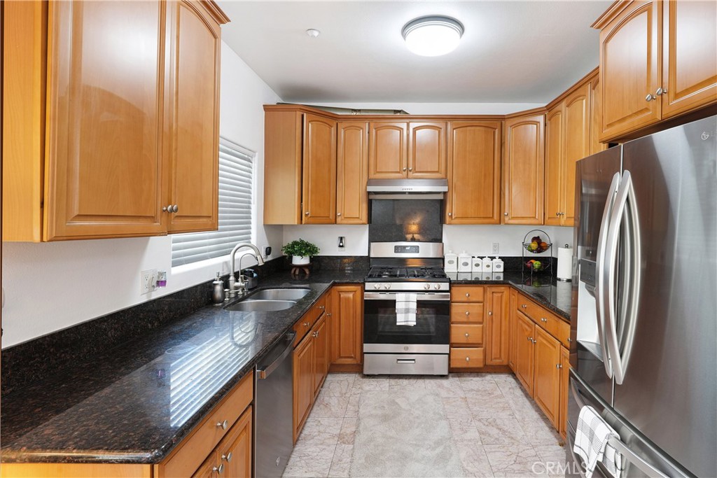 9882 W Broadway, Anaheim CA 92804 - photo 7