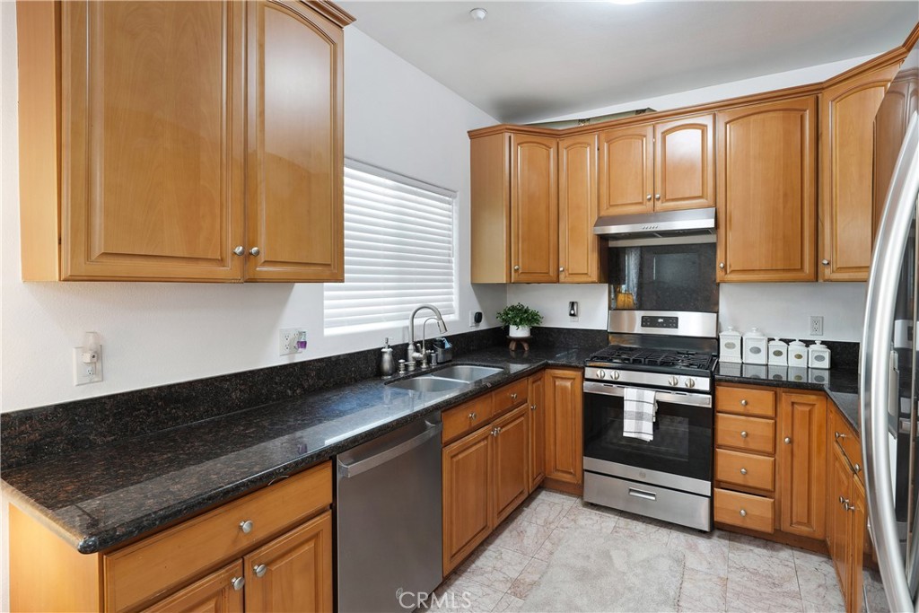 9882 W Broadway, Anaheim CA 92804 - photo 8