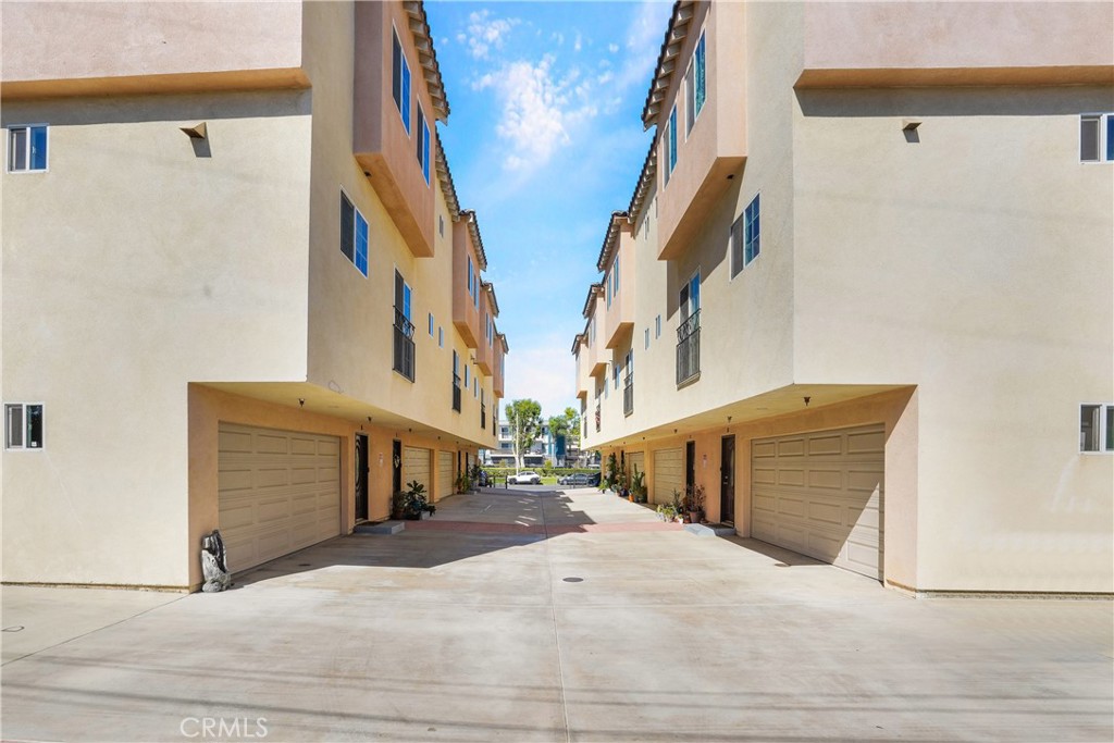 9882 W Broadway, Anaheim CA 92804 - photo 25