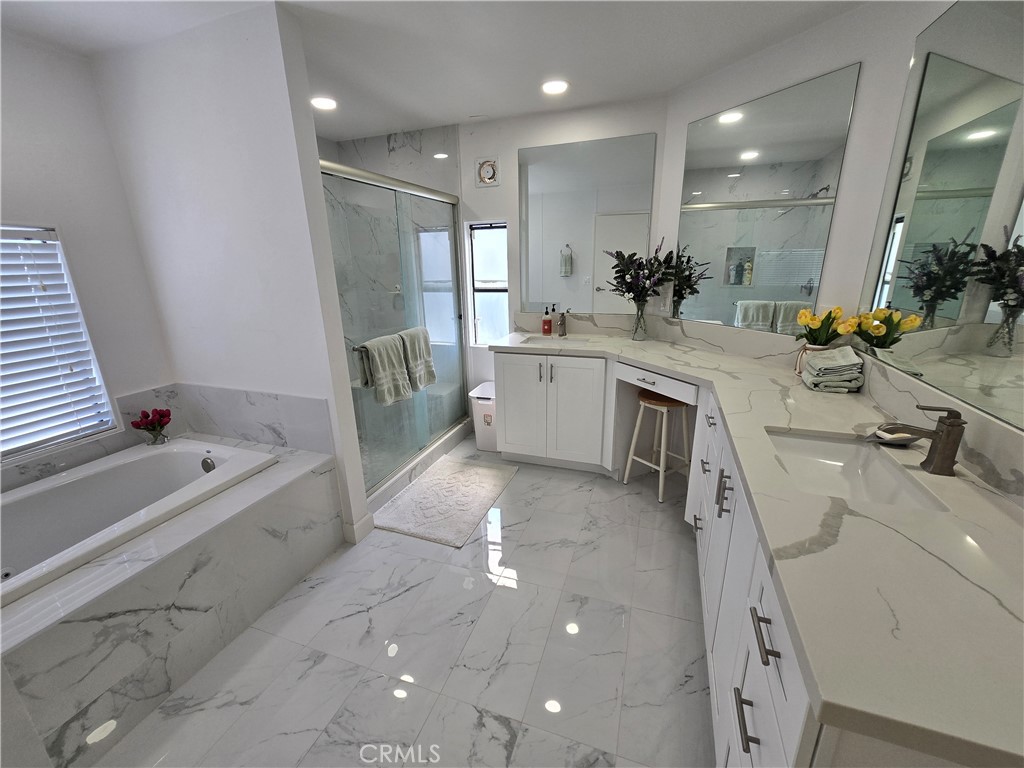 Huge Master bathroom - 1051 Site Dr 112, Brea CA 92821 - photo 22