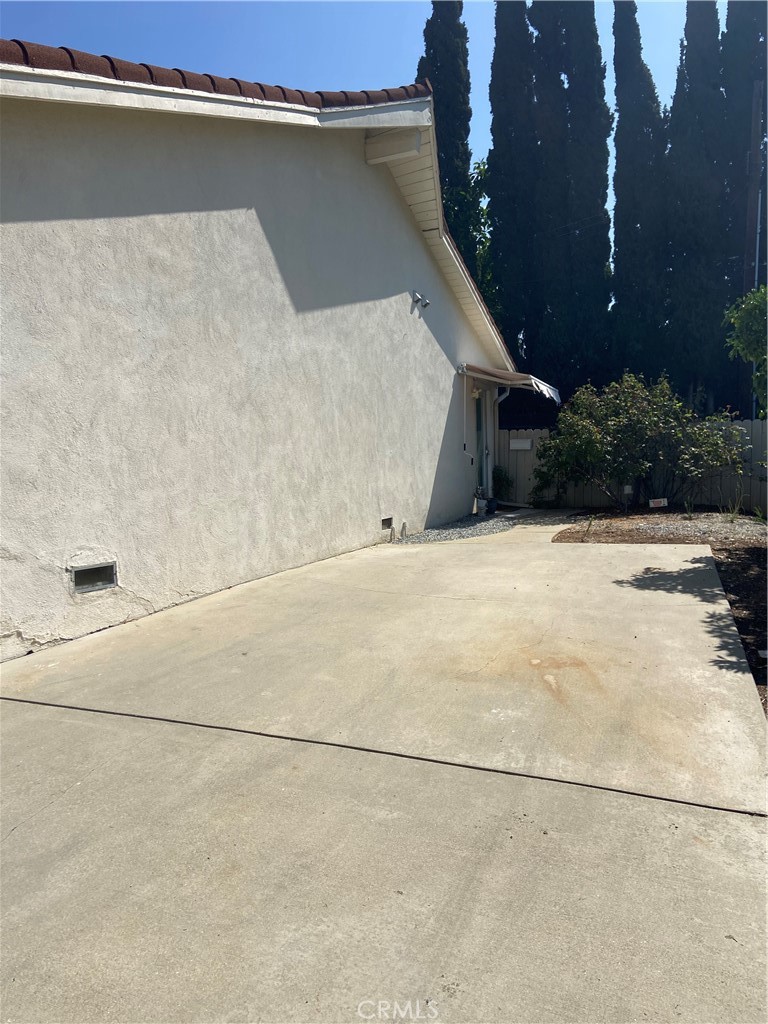 entry and parking - 1362 Bexley Lane B, Brea CA 92821 - photo 2
