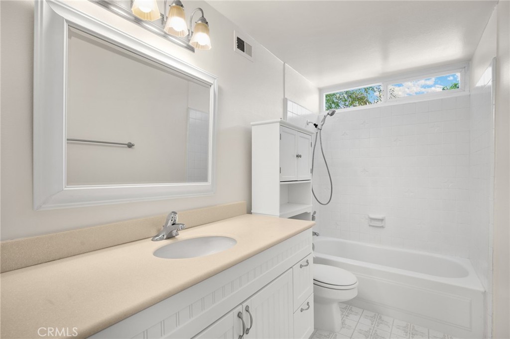 Bathroom 3 with tub/shower - 1811 Ravencrest, Brea CA 92821 - photo 28