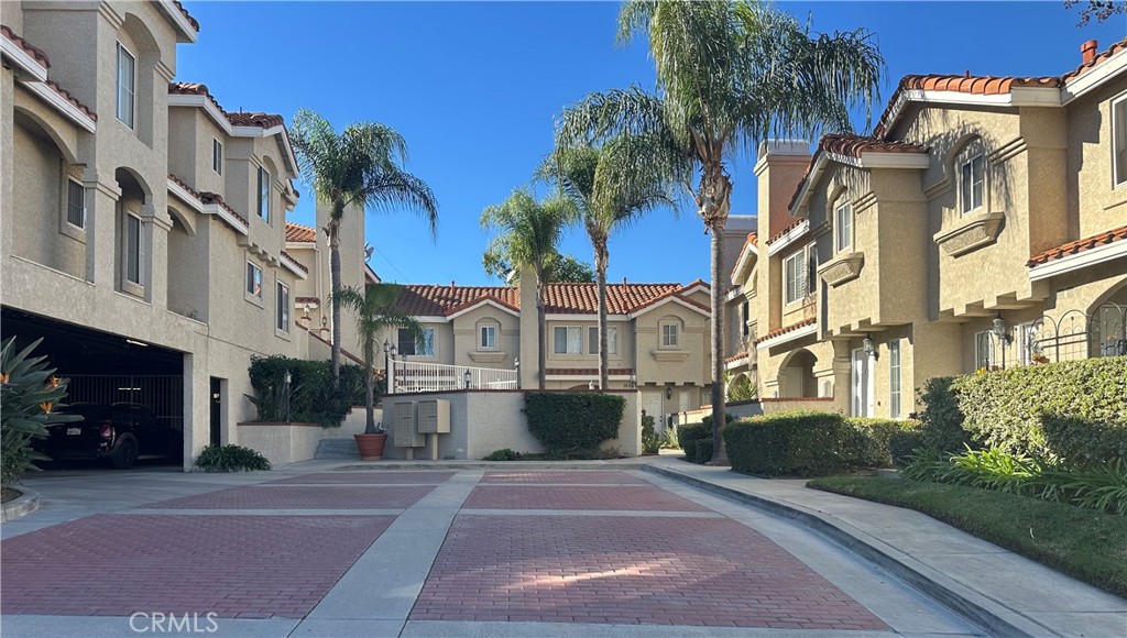 201 Laurel 6, Brea CA 92821 - photo 1