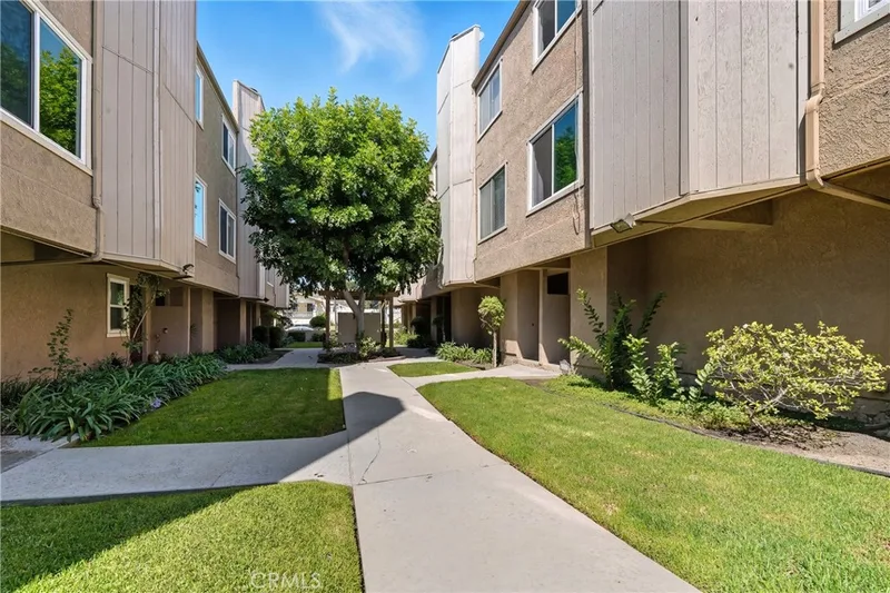 334 S Walnut 13, Brea, CA 92821