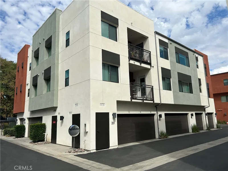 400 W Central 304, Brea, CA 92821