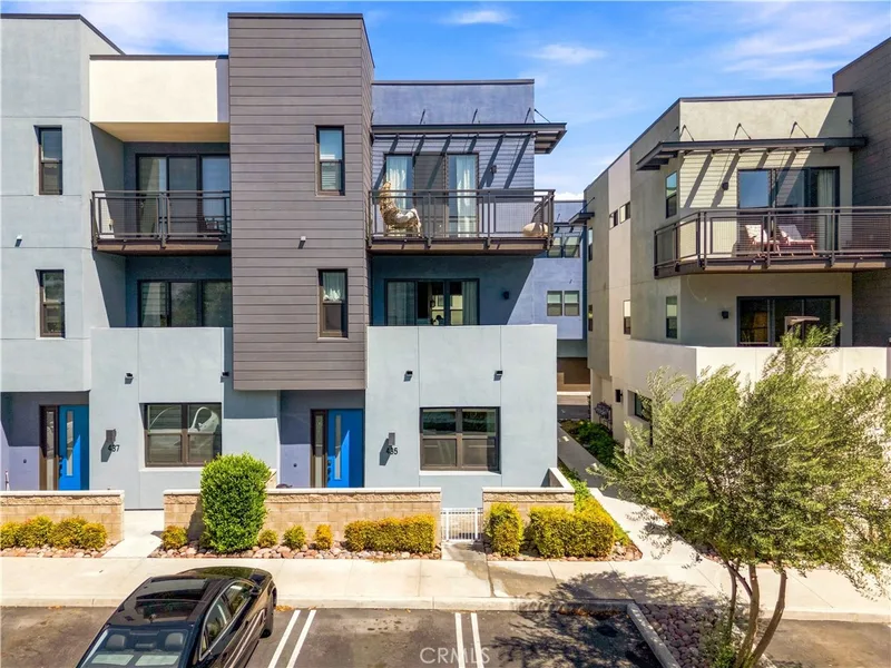 435 Village, Brea