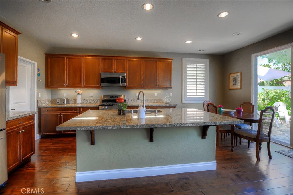 Welcome home to this amazing gourmet kitchen with granite counters, stainless steel appliances, island with eat-up count - 47 Citrus Glen, Buena Park CA 90620 - photo 1