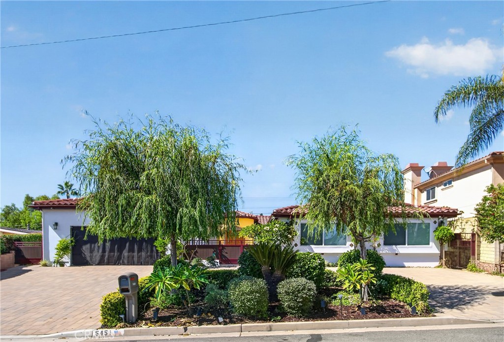 Circular driveway - 5451 Lockhaven Drive, Buena Park CA 90621 - photo 4