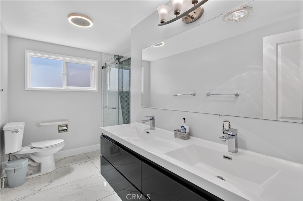 Dual sink in primary suite - 5451 Lockhaven Drive, Buena Park CA 90621 - photo 23