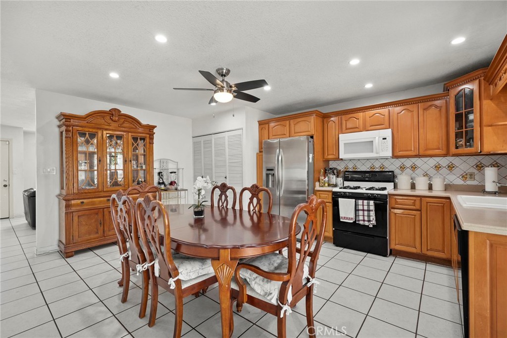 6621 Rostrata, Buena Park CA 90621 - photo 2