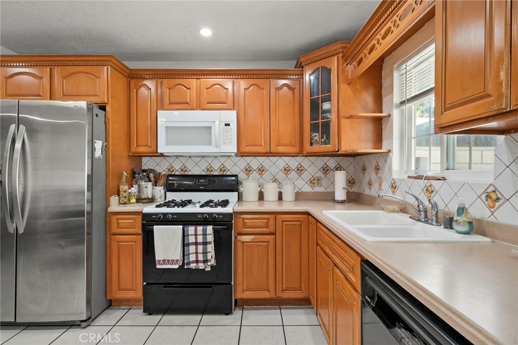 6621 Rostrata, Buena Park CA 90621 - photo 4