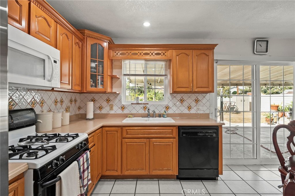 6621 Rostrata, Buena Park CA 90621 - photo 5
