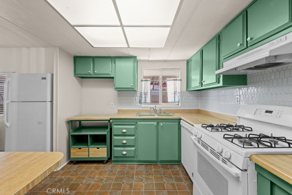 6741 Lincoln 15, Buena Park CA 90620 - photo 12