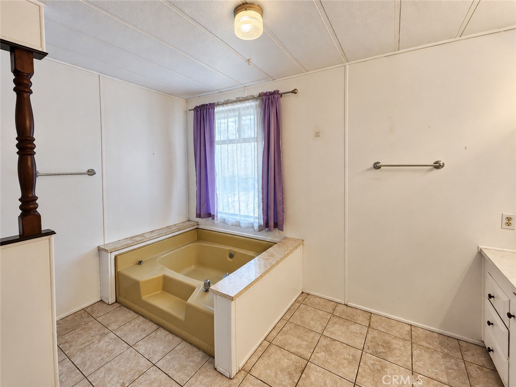 Master Bath - 6741 Lincoln Avenue 146, Buena Park CA 90620 - photo 7