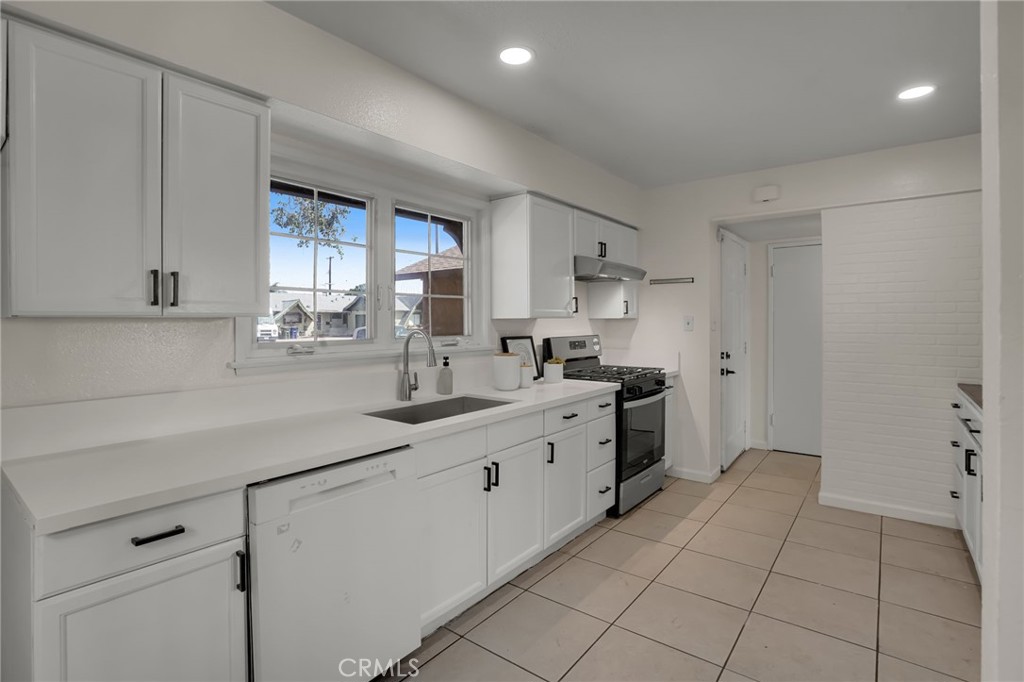 7321 Colombia Drive, Buena Park CA 90620 - photo 18